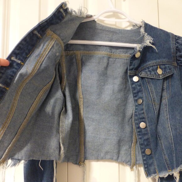 SHEIN medium wash puffy gigot sleeves denim jacket with frayed details - Picture 5 of 8